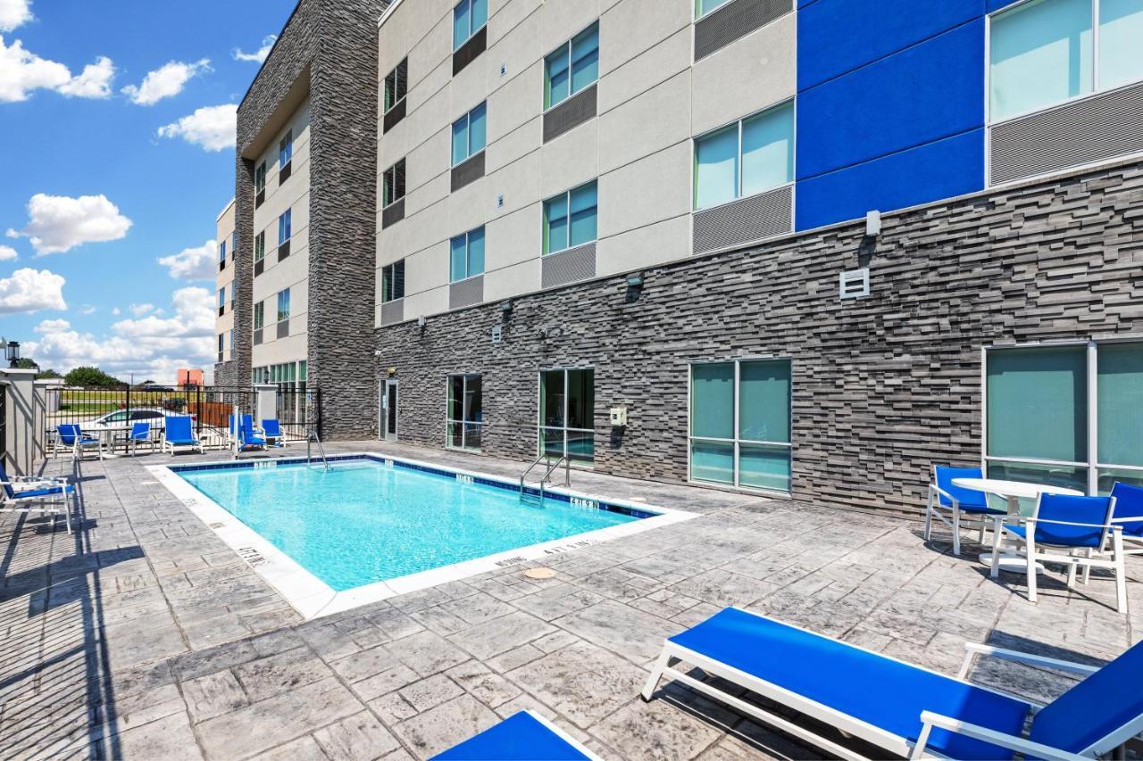 Holiday Inn Express & Suites - Denton - Sanger, An Ihg Hotel Extérieur photo