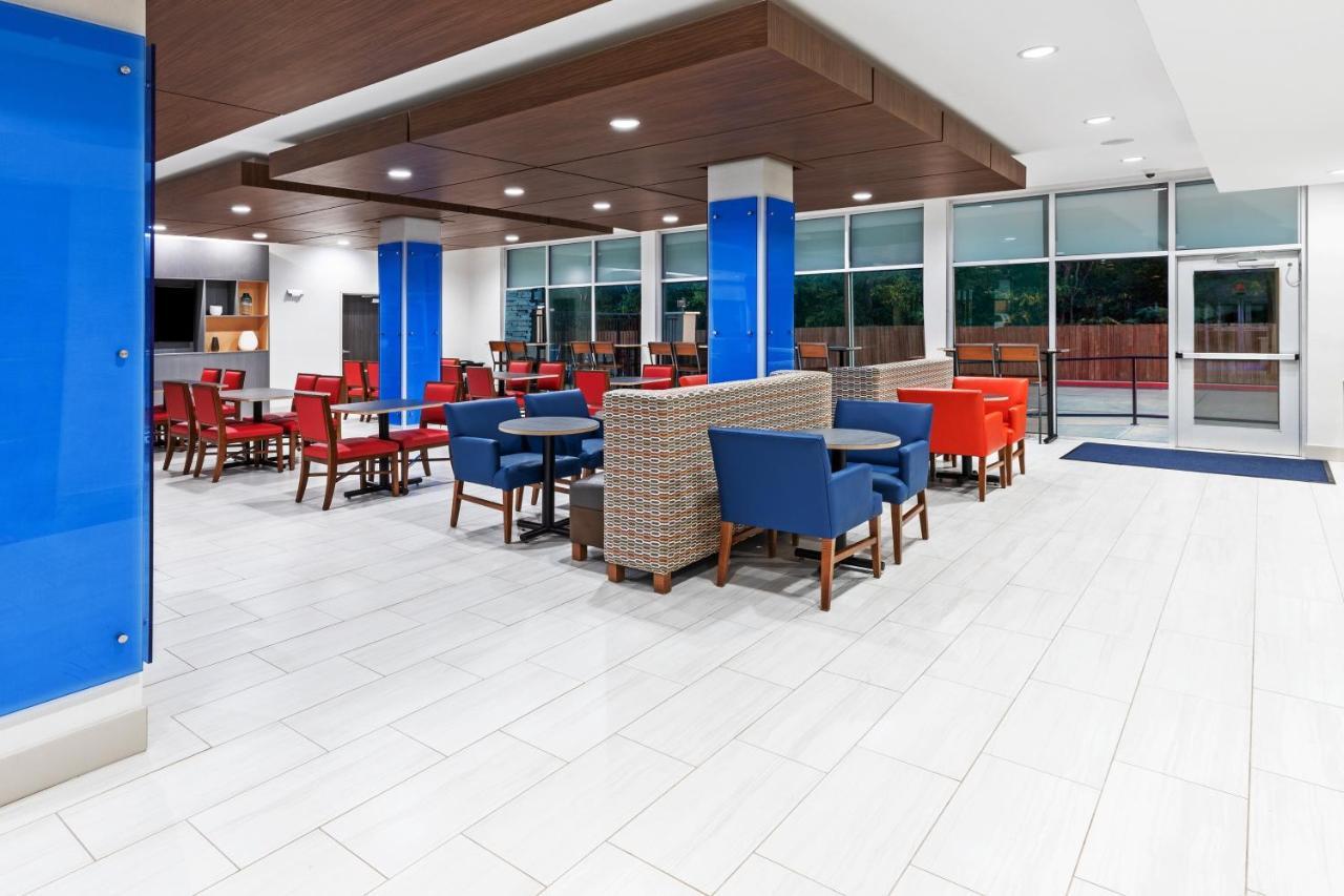 Holiday Inn Express & Suites - Denton - Sanger, An Ihg Hotel Extérieur photo