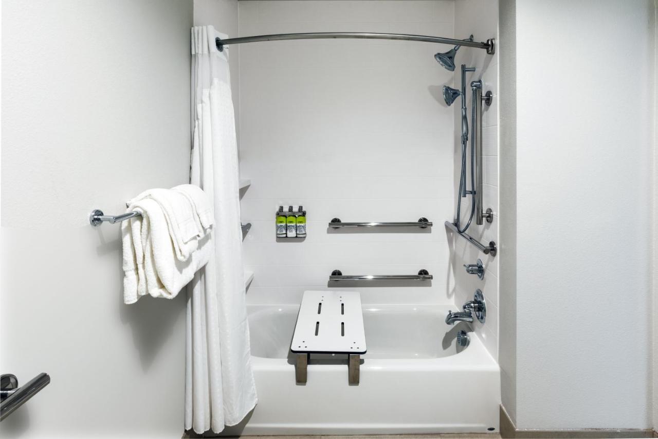 Holiday Inn Express & Suites - Denton - Sanger, An Ihg Hotel Extérieur photo